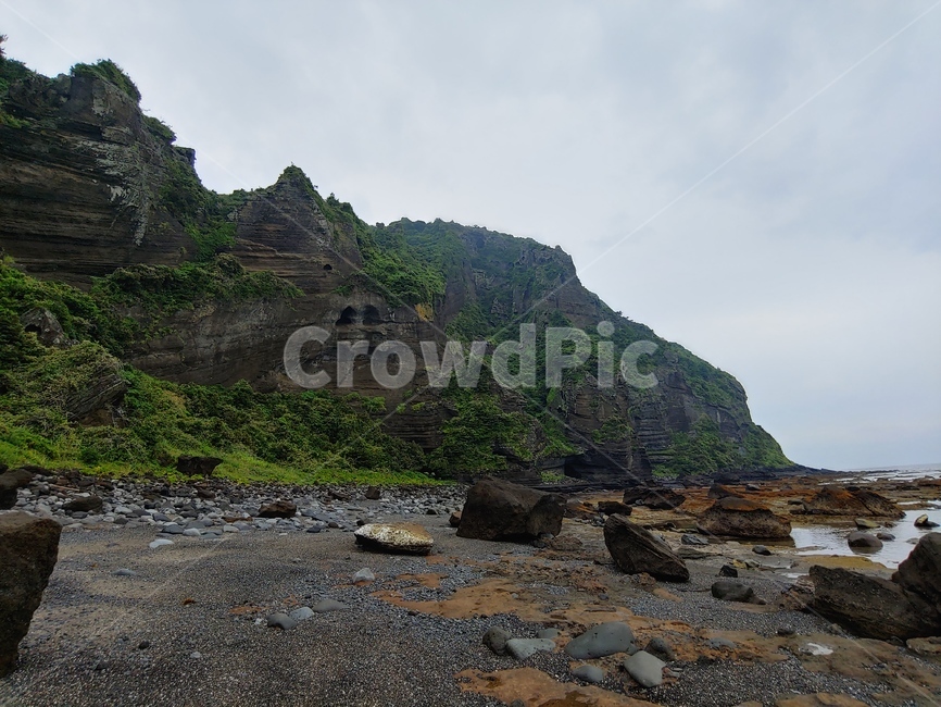 해변,바위,바다,하늘,섬,rock,island,sea,shore,seaside,black,brown