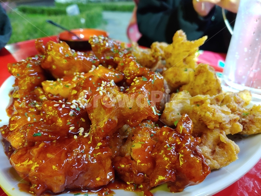 닭강정,후라이드치킨,양념치킨,반반치킨,치킨,야식