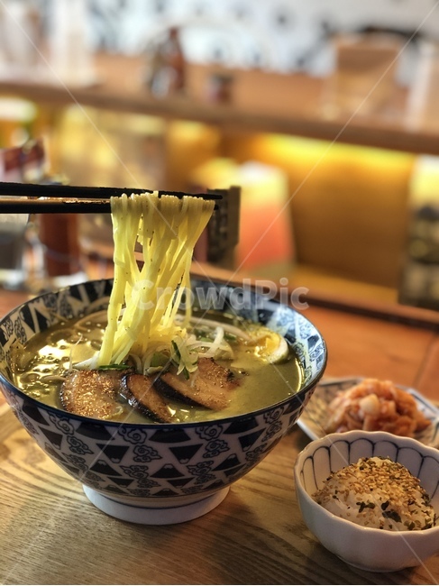 라멘,일식,일본음식,점심,주먹밥,오니기리,면음식,바질,바질라멘