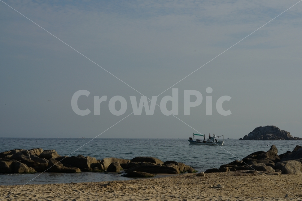 	바다,해변,해수욕장,여름,바닷가,휴가,동해,물,자연,바닷물,sea,경치,풍경,풍경사진,블루,배,자연,풍경,nature,landscape,해변,바다,beach,sea,architecture,건축물,building,건물,tower,탑,lighthouse,등대,transportation,교통,vehicle,차량,boat,보트,promontory,곶
