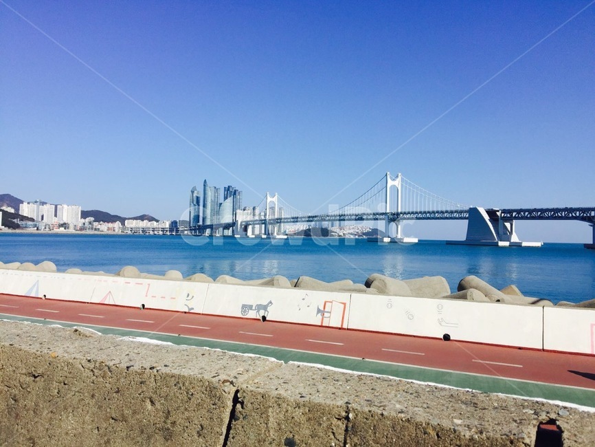 광안리,광안대교,낮,바다,하늘,한적함,운동,산책로,산책길,돌담
