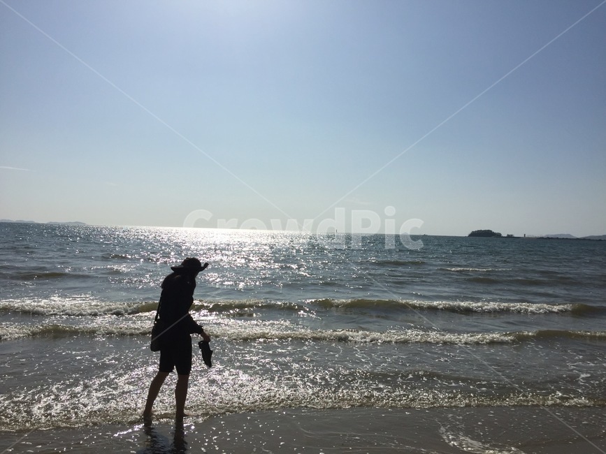 바다,oceanview,sea,자유,여행,travel,ocean,바다여행,여름,summer,힐링,힐링여행,홀로,해변,바다,beach,sea,사람,인물,인간,human,person,여성,여자,woman,female,lady,인물실루엣,사람실루엣,character silhouette,human silhouette,outdoors,옥외,water,물,대양,nature,자연