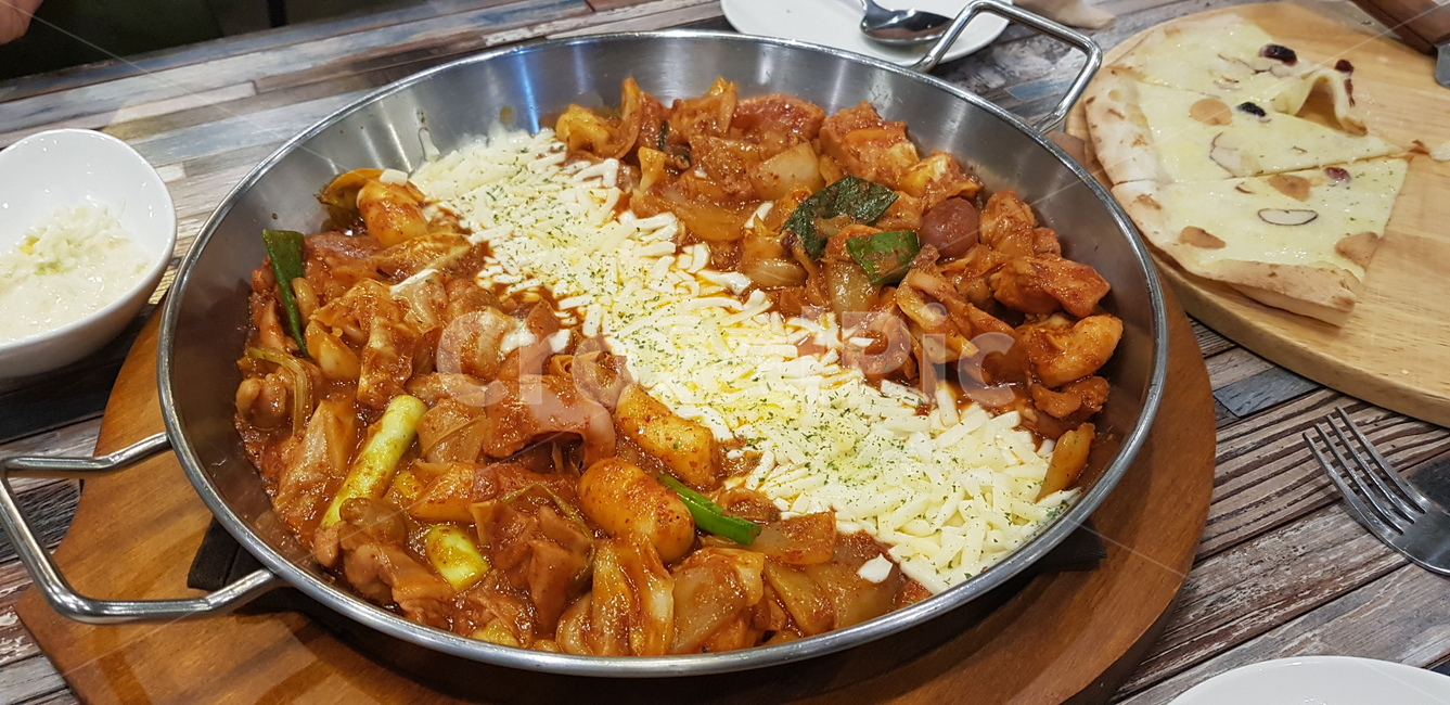 meal,dish,식사,요리,food,음식,닭갈비,치즈닭갈비,매운음식
