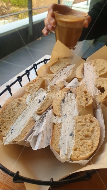 베이글,빵,음식,카페,크림치즈,bread,creamcheese,빵,bread