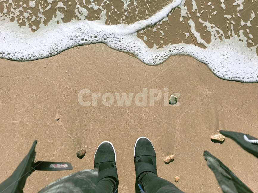 파도,바다,모래,신발,해변,돌,긴장,해변,바다,beach,sea,사람,인물,인간,human,person,신체일부,몸,body