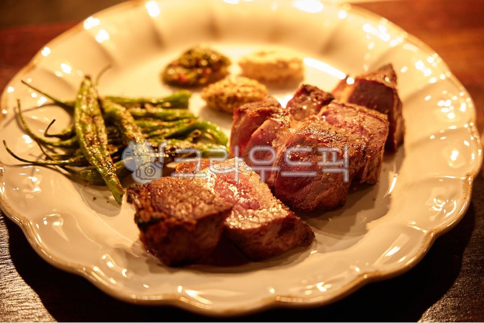meal,dry aging,steak,restaurant,meat,beef,plate,italy,food,western food