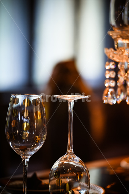 파티,홈파티,파티테이블,테이블세팅,플래이팅,플레이팅,와인잔,크리스탈와인,술,주류,alcohol