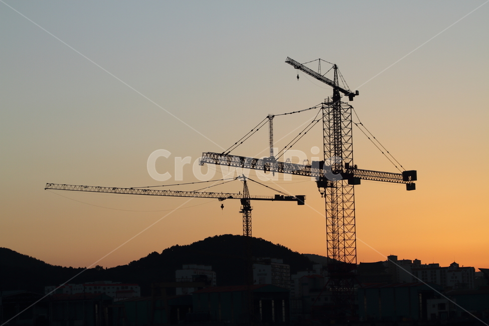 노을,건설장비,타워크레인,towercrane,settingsun,크레인,석양,산업,industry,industrial,건설업,건축업,construction industry