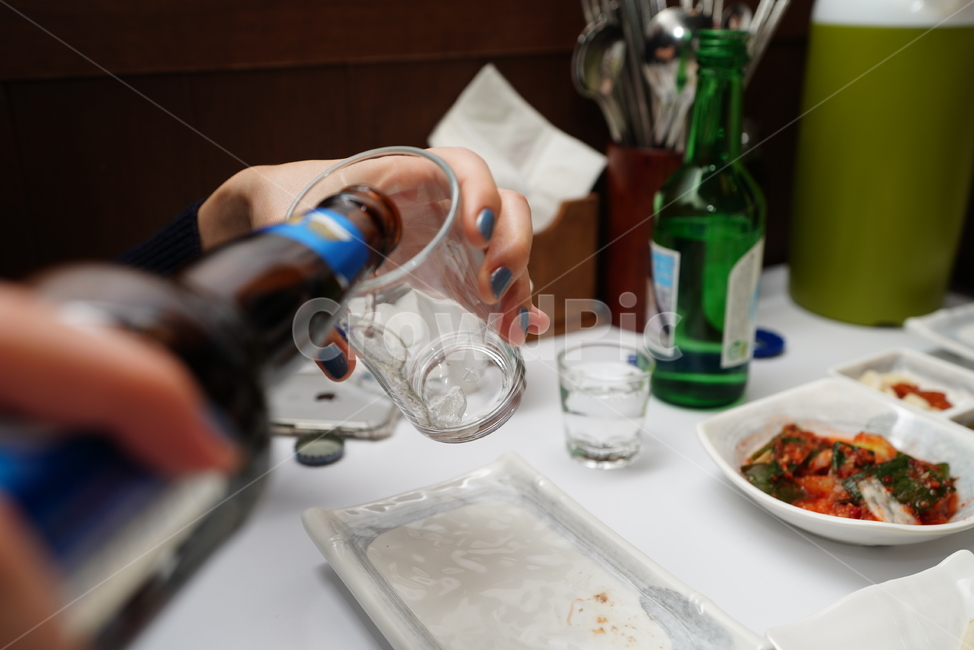 술,알콜,맥주,소주,술자리,마실거리,잔,유리,글라스,술,주류,alcohol