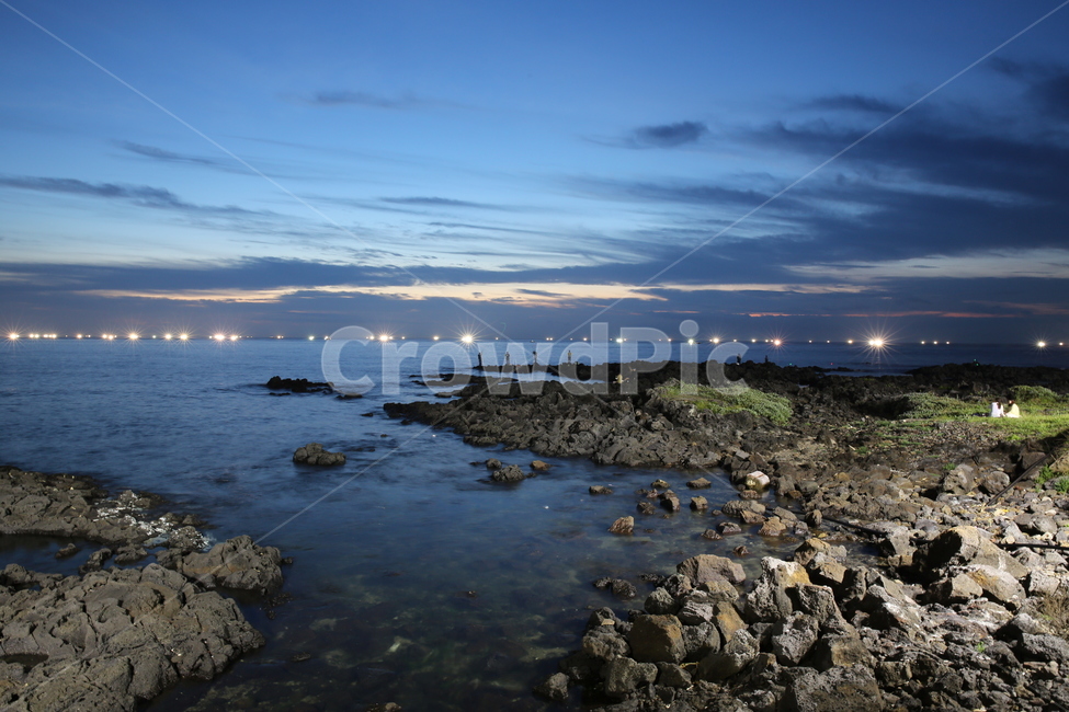 제주도,제주바다,야경,제주야경,바다,밤바다,해안도로,해안가,밤,배,자연,풍경,nature,landscape,제주도,jeju,jeju island,야경,밤,nightscape,night,rubble,파편,promontory,곶