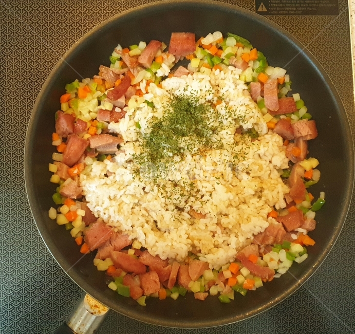 볶음밥,야채,햄,채소,요리,후라이팬,프라이팬