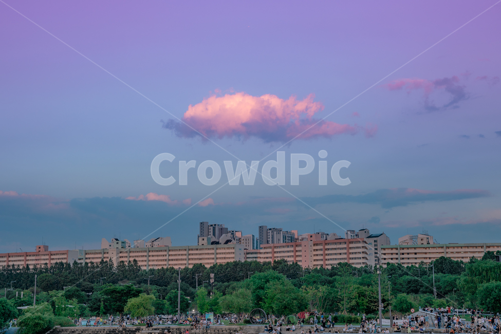 돌고래구름,예쁜구름,반포대교,구름,노을,sunset,cloud,dolphin,dolphincloud,landscape,city,cityview,노을하늘,아파트,반포한강공원,한강,한강공원,hangangpark,hanriver,hanggangriver,hangang,예쁜하늘,감성,감성사진