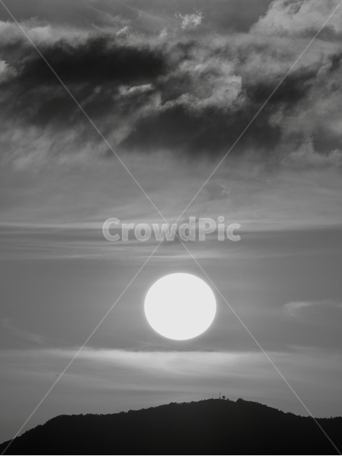 석양,일몰,태양,아름다움,sun,sunset,clould,구름,자연,칼라,자연,풍경,nature,landscape,흑백,모노톤,monochrome,black and white,outdoors,옥외