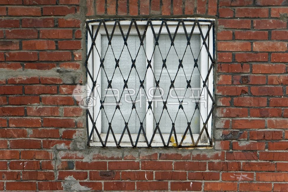 brick wall,red brick,old,sensiblefeeling,rust,grating,lattice,window,brick,Emotion,wall
