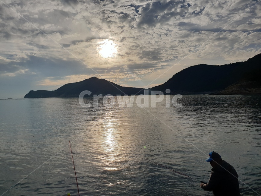 water,outdoors,자연,바다,낚시,일몰,오후,태양