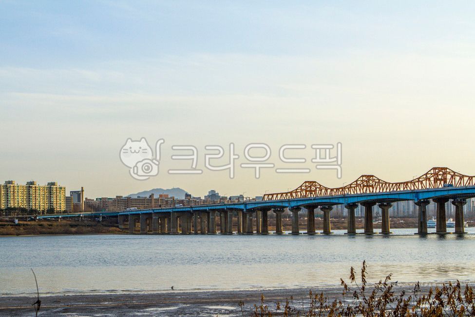 outdoors,Seoul,plant,Dongho Bridge,river,bridge,Olympic Boulevard,water,building,Han River