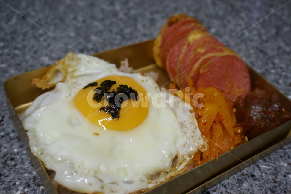 도시락,계란후라이,점심,햄,단무지,점심도시락,반찬,lunch,food,egg,sausage,음식,식재료,요리,food,cook,meal,dishes,food reserves,한식,한국음식,한국요리,korean food,korean dishes,korean meal,korean cook