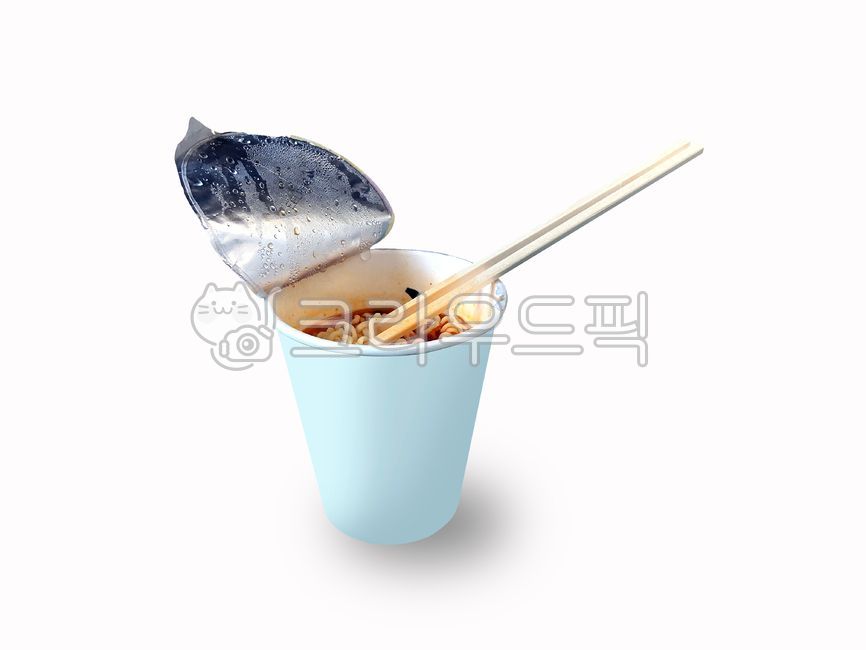 컵라면,라면,매운,일회용,배경,흰색배경,누끼,요리,음식,야식,인스턴트,맛있는,간편한,간식,식사,면발,면,즉석,스프,뜨거운,젓가락,나무,나무젓가락,패스트푸드,물방울,방울,물,국물,갈색,붉은,뜨거운물,뚜껑,용기,그릇,cupnoodles,ramen,spicy,disposable,background,whitebackground,cuisine,food,latenightsnack,delicious,easy,snack,meal,noodles,instant,soup,hot,chopsticks,wood,woodenchopsticks,fastfood,waterdrop,drop,water,broth,brown,red,hotwater,lid,container,bowl
