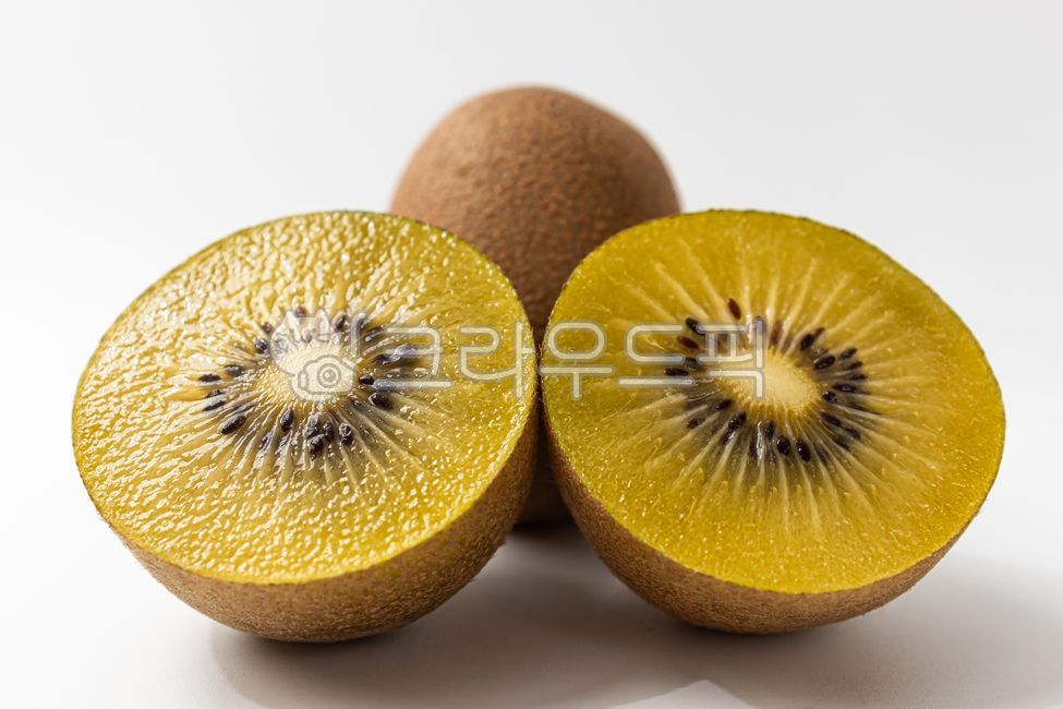 close up,ingredient,fruit,snack,yellow,vegetarian diet,raw,food,meal,Kiwi,dessert,gold kiwi,grocery,Food Ingredients,ingredients,sweet