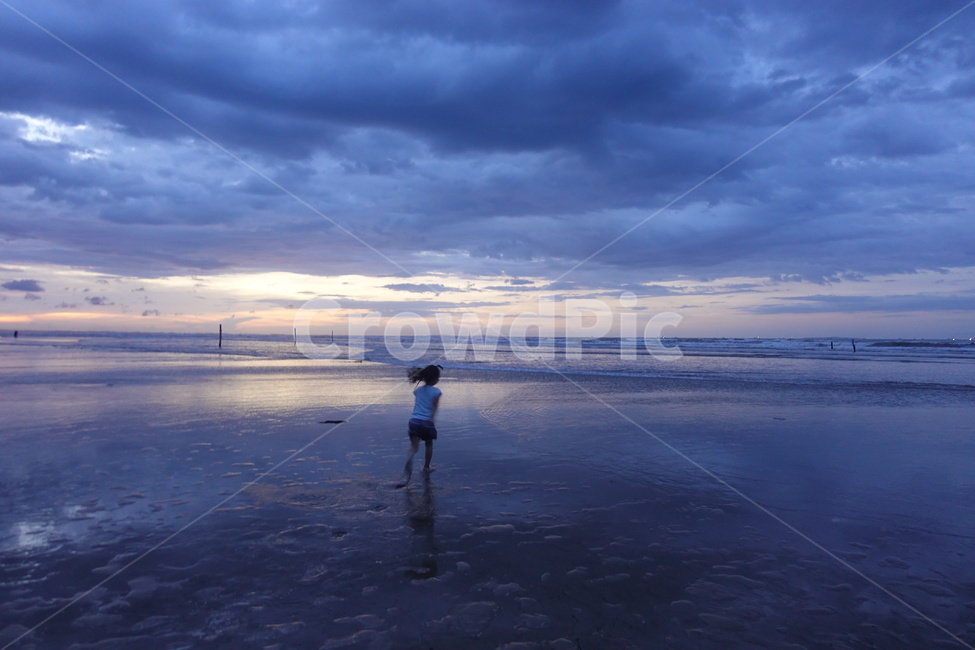 말레이시아,코타키나발루,스르방,일몰,해변,봉가완,자연,풍경,nature,landscape,해외,외국,세계,foreign,oversea,world,세계자연풍경,해외자연풍경,외국자연풍경,world nature landscape,사람,인물,인간,human,person,어린이,어린아이,child,children,kid,outdoors,옥외,standing,서 있는