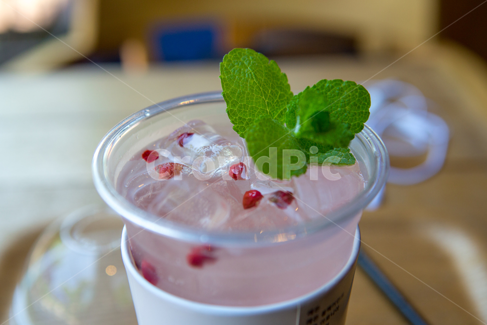 에이드,배,시원한,여름,봄,커피숍,얼음,summer,cold,차가운,spring,음료,오미자,실내,drink,음료수,drink,beverage
