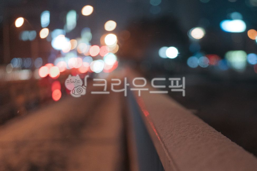 snowy night,winter street lights,winter,snowy street,city night view,snowing,winter street,Street lamp,winter road,night bokeh,bokeh,season