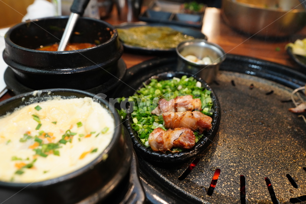 삼겹살,고기,돼지,음식,육류,육식,구이,먹거리,술안주,푸드,meal,식사,dish,요리,food,식품,음식,식재료,요리,food,cook,meal,dishes,food reserves,육류,고기,meat,한식,한국음식,한국요리,korean food,korean dishes,korean meal,korean cook