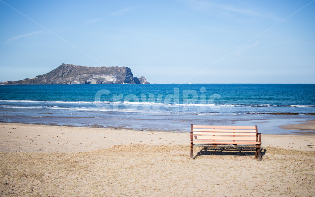 제주,제주도,성산,성산일출봉,바다,자연,환경,풍경,자연,풍경,nature,landscape,한국자연풍경,한국자연경관,korea nature landscape,해변,바다,beach,sea,제주도,jeju,jeju island,furniture,가구,bench,벤치,outdoors,옥외,ocean,대양,water,물,shoreline,해안선