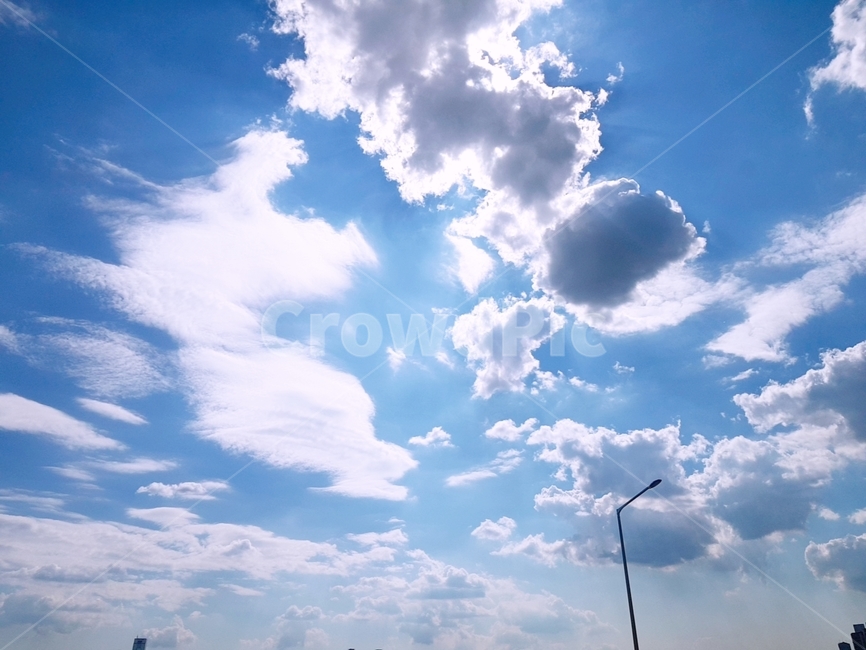 구름,cloud,전봇대,먹구름,하늘,sky,하늘색,파란색,맑은하늘