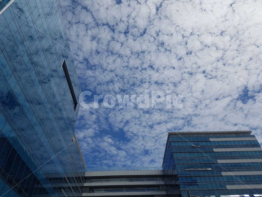 하늘,지진운,구름,회사,출근길,출근,도시,풍경,city,landscape,건축물,건물외관,exterior,building,structure,architecture,construction,건물