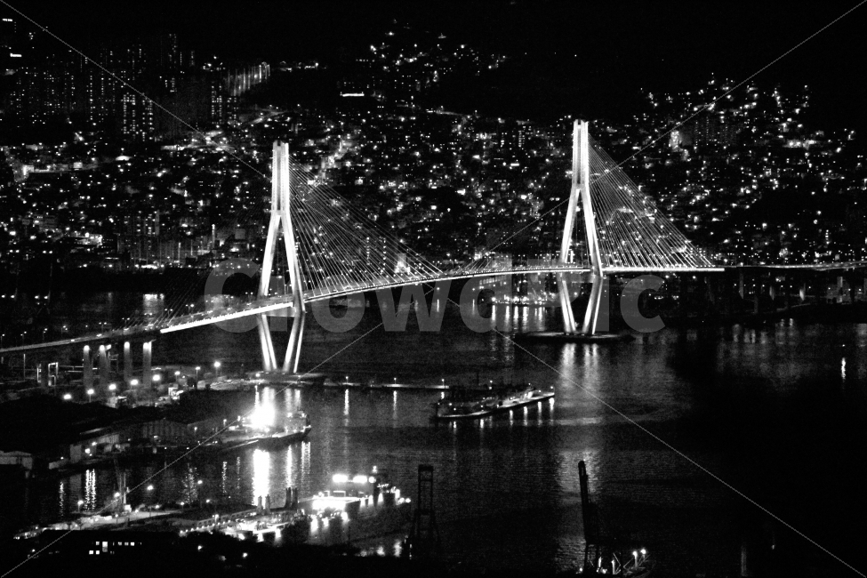 부산,관광,여행,야경,도심,다리,흑백사진,바다,밤바다,풍경,도시,풍경,city,landscape,한국도시풍경,한국도시경관,korea cityscape,흑백,모노톤,monochrome,black and white,building,건물,bridge