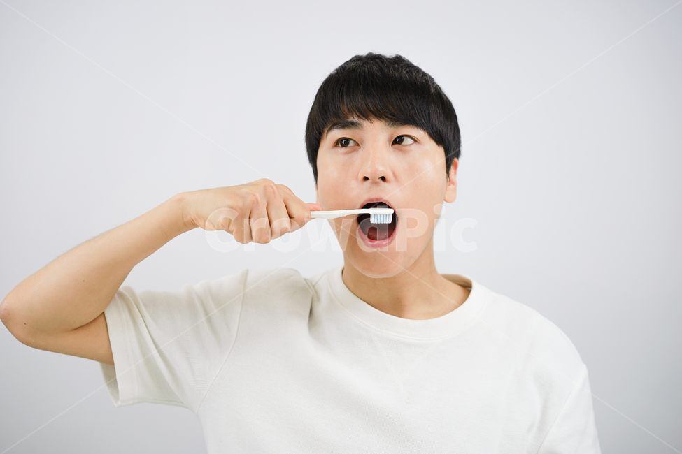 남자,뷰티,양치,양치질,칫솔,남성,그루밍족,사람,인물,인간,human,person,남성,남자,man,male