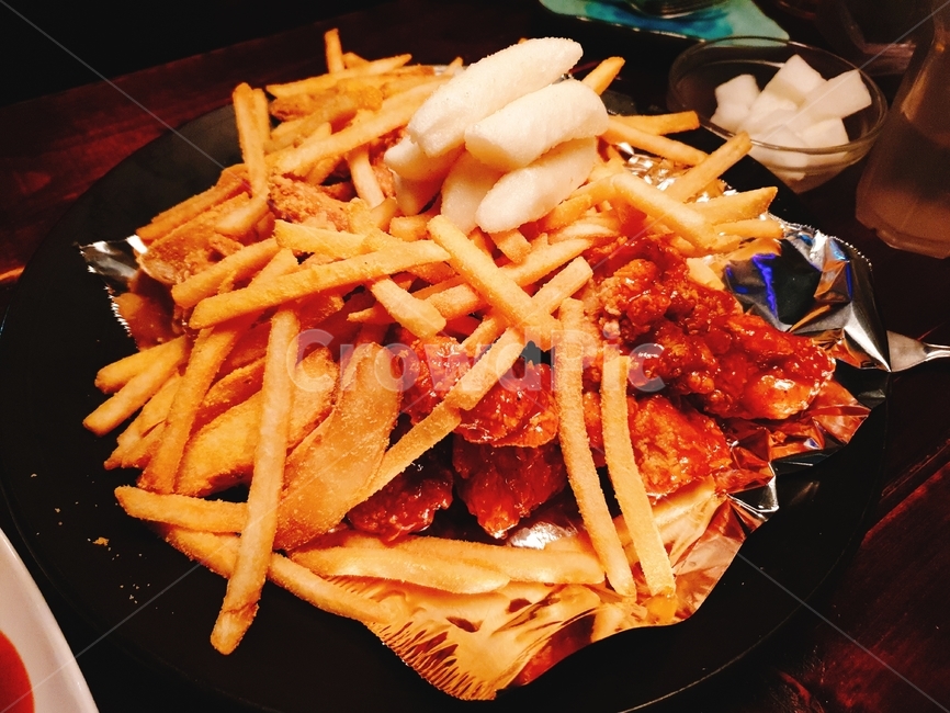 food,음식,fries,감자튀김,치킨,chicken,후라이드치킨,맥주,양념치킨,저녁,점심,dinner,lunch,맛있는,delicious