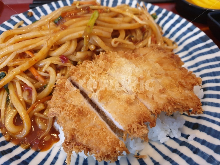볶음우동,돈까스,우동,파란그릇,해물우동,음식,식재료,요리,food,cook,meal,dishes,food reserves