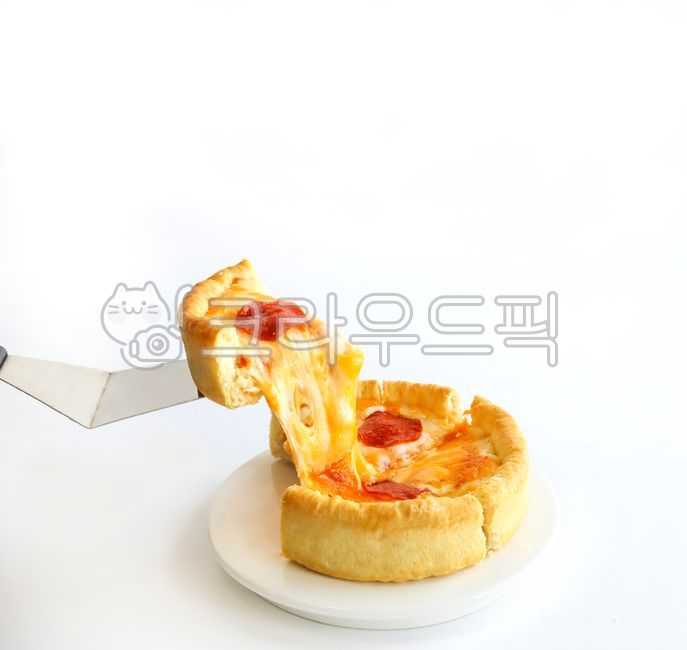 Chicago pizza,pizza,cheese,pepperoni ham,a pizza,pizza,cheese