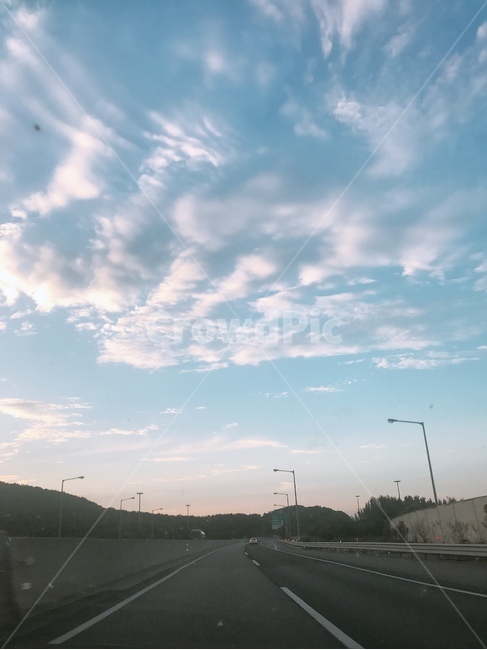 배경,달리기,풍경,조화,자연과공존,자연,풍경,nature,landscape,road,도로,highway,고속도로,freeway,고속 도로