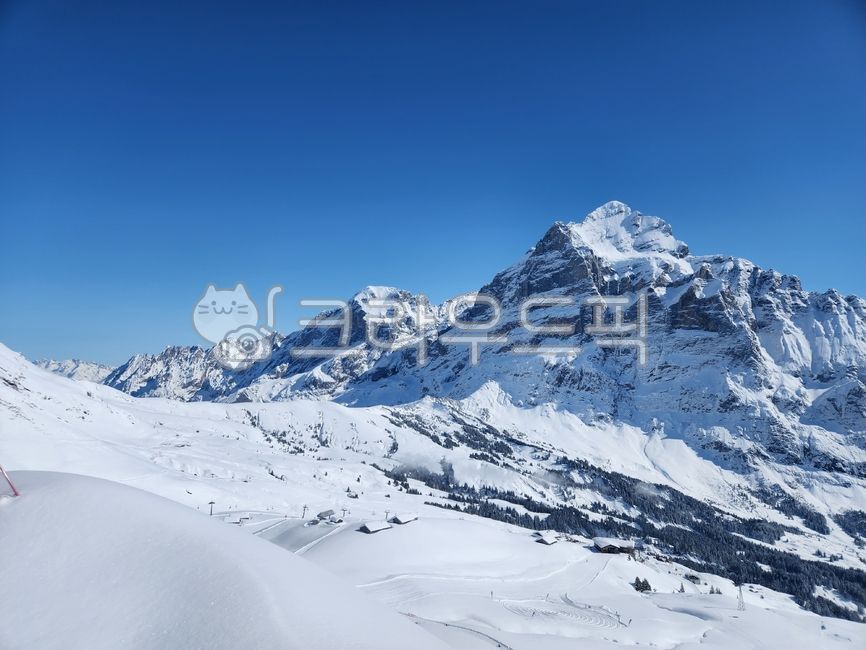 스위스,그린델발트,산,피르스트,겨울,눈,구름,하늘,설산,switzerland,grindelwald,mountain,piste,winter,snow,clouds,sky,snowymountain