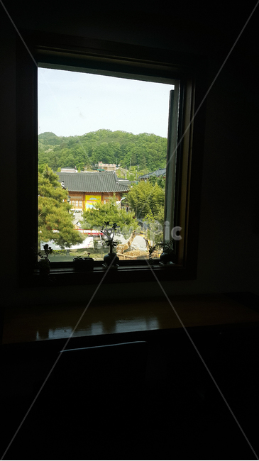 한옥,창문,풍경,경치,window,산,나무,하늘