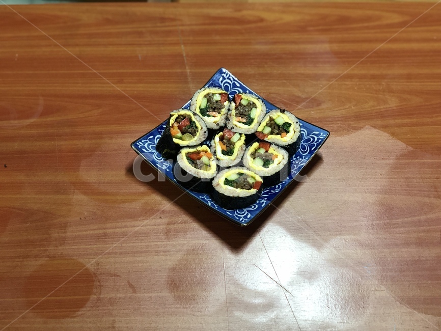 김밥,봄소풍식단,계란말이,피크닉김밥,우드테이블,음식,식재료,요리,food,cook,meal,dishes,food reserves,한식,한국음식,한국요리,korean food,korean dishes,korean meal,korean cook