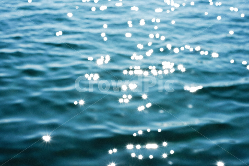 윤슬,바닷가,바다,물결,물살,햇빛,빛,반짝임,wave,sea,파란,블루,수심,바닷물,서해바다,자연,풍경,nature,landscape,감성,sensible,feeling,water,물,outdoors,옥외