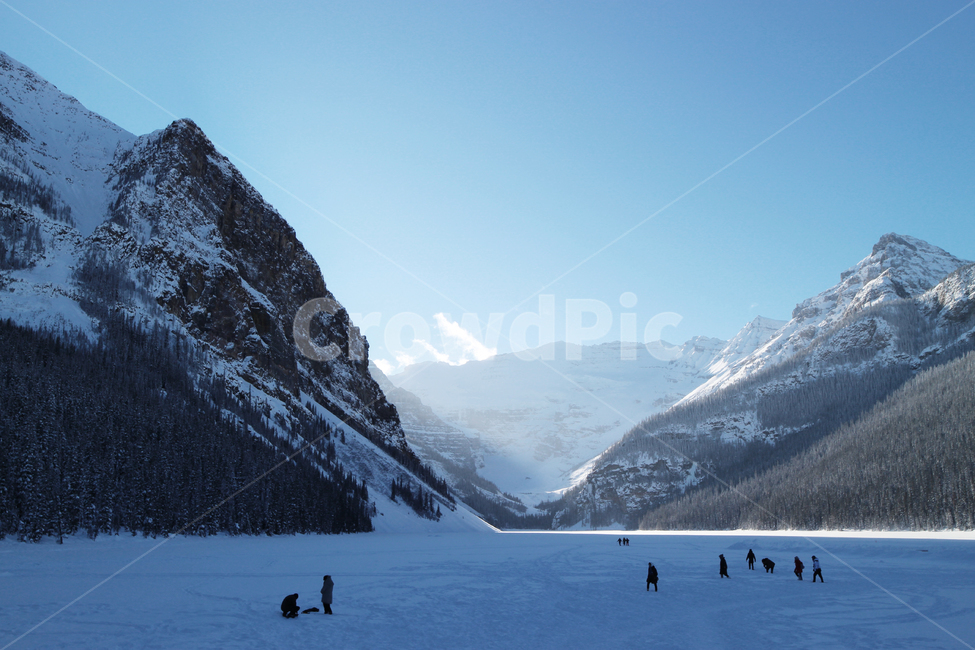 2019,alberta,blue,castle,cold,fairmontchateau,fairmonthotel,festival,frozen,heavy,ice,icecastles,icy,lakelouise,landscape,nature,skating,sky,snow,weather,winter,human,인간,사람,자연,옥외,빙,혹한,페어몬트,레이크루이스,록키,캐나다,겨울,알버타,루이스,스케이트,호수,스케이팅,눈,날씨