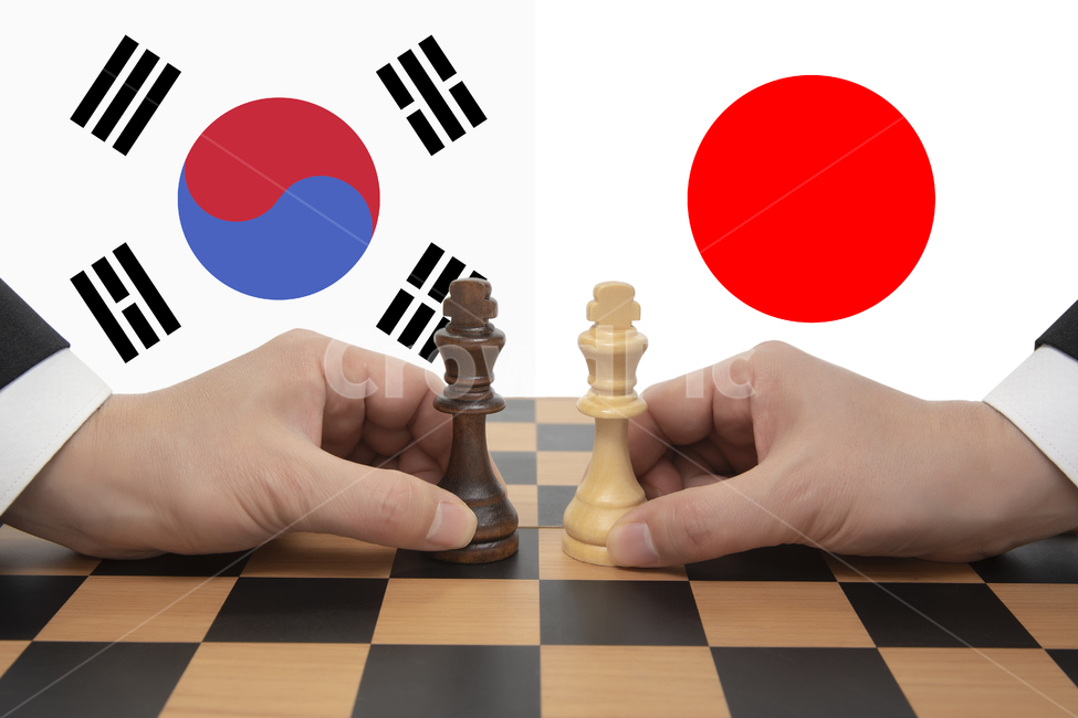비즈니스,콘셉트,개념,협상,대결,대화,체스,타협,손,대리인,컨셉,주도권,파트너,거래,계약,경쟁자,계략,모략,전략,전술,선택,결정,라이벌,성공,생존,체스말,승부,정상회담,회담,정치,경제,이슈,정상,대통령,총리,주석,뉴스,국제뉴스,담판,싸움,무역,교류,외교,일본,한국,국기,상대방,협력,배경,한일,사람,인물,인간,human,person,신체일부,몸,body,산업,industry,industrial,비즈니스,사업,business,service,work