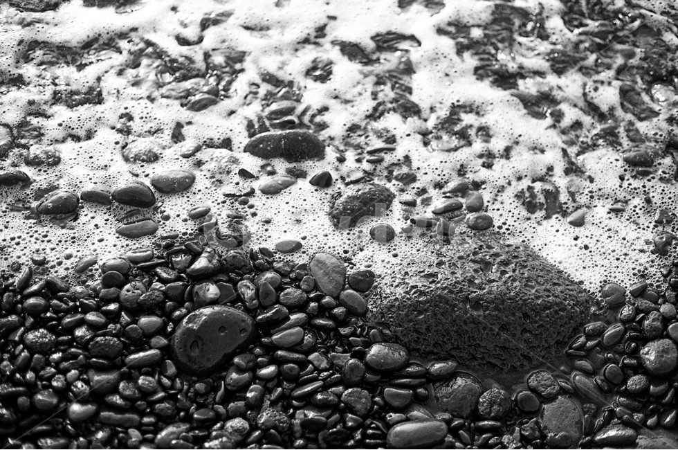 돌,파도,바다,해변,해수욕장,sea,stone,beach,해변,바다,beach,sea,흑백,모노톤,monochrome,black and white