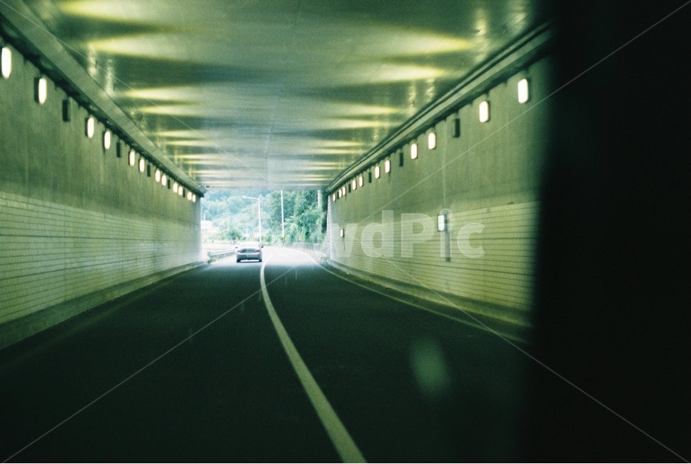 터널,도로,차량,조명,필름사진,필름카메라,감성,sensible,feeling,교통,교통수단,traffic,transportation