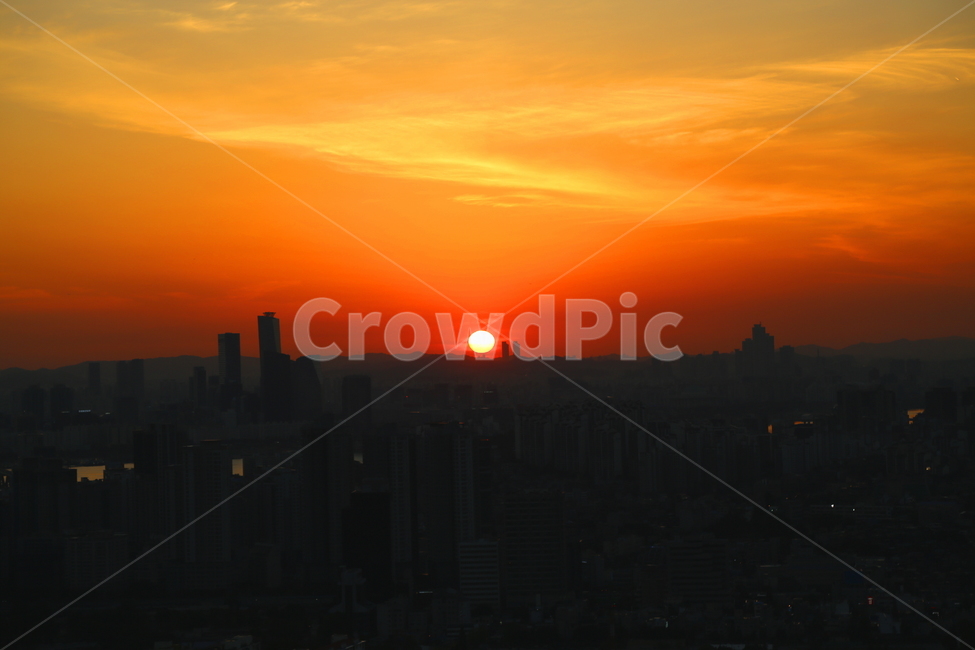 노을,석양,풍경,태양,서울하늘,도시,풍경,city,landscape,실루엣,그림자,silhouette,shadow,nature,자연,outdoors,옥외,sky,하늘,dusk,황혼,sunset,일몰,red sky,붉은 하늘,dawn,새벽