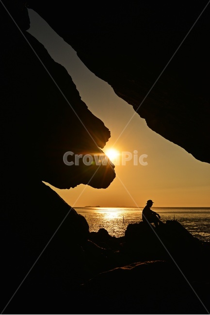 nature,자연,light,빛,flare,플레어,human,인간,person,사람,silhouette,실루엣,outdoors,옥외,영광,백수,해식동굴,바다,해안,해변,일몰,해넘이,노을,황혼