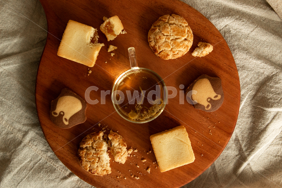 쿠키,티타임,차,cookie,tea,teatime,디저트,후식,dessert,음식,food,갈색,brown,나무도마,woodenplate,디저트,간식,후식,dessert,snack