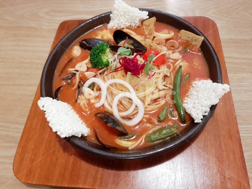 누룽지,탕음식,뚝배기탕,dish,food,식사,meal,bowl,사발,요리,식당,전통