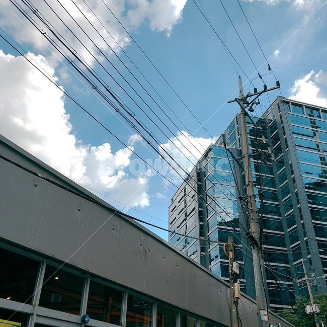서울,하늘,한국,건물,전선,전봇대,구름,건축물,건물외관,exterior,building,structure,architecture,construction