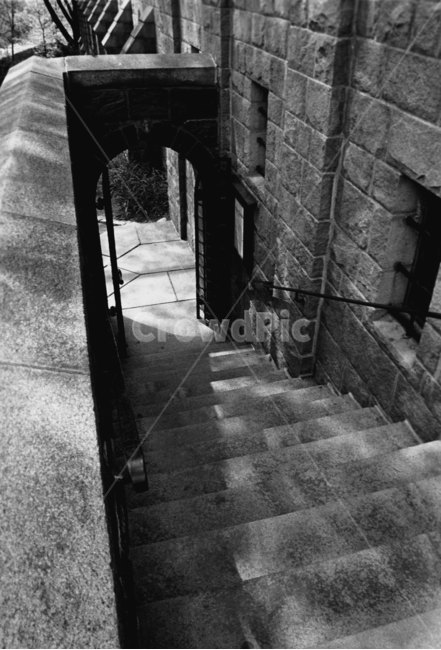계단,돌계단,문,출입구,비상구,석조,출구,입구,흑백사진,필름사진